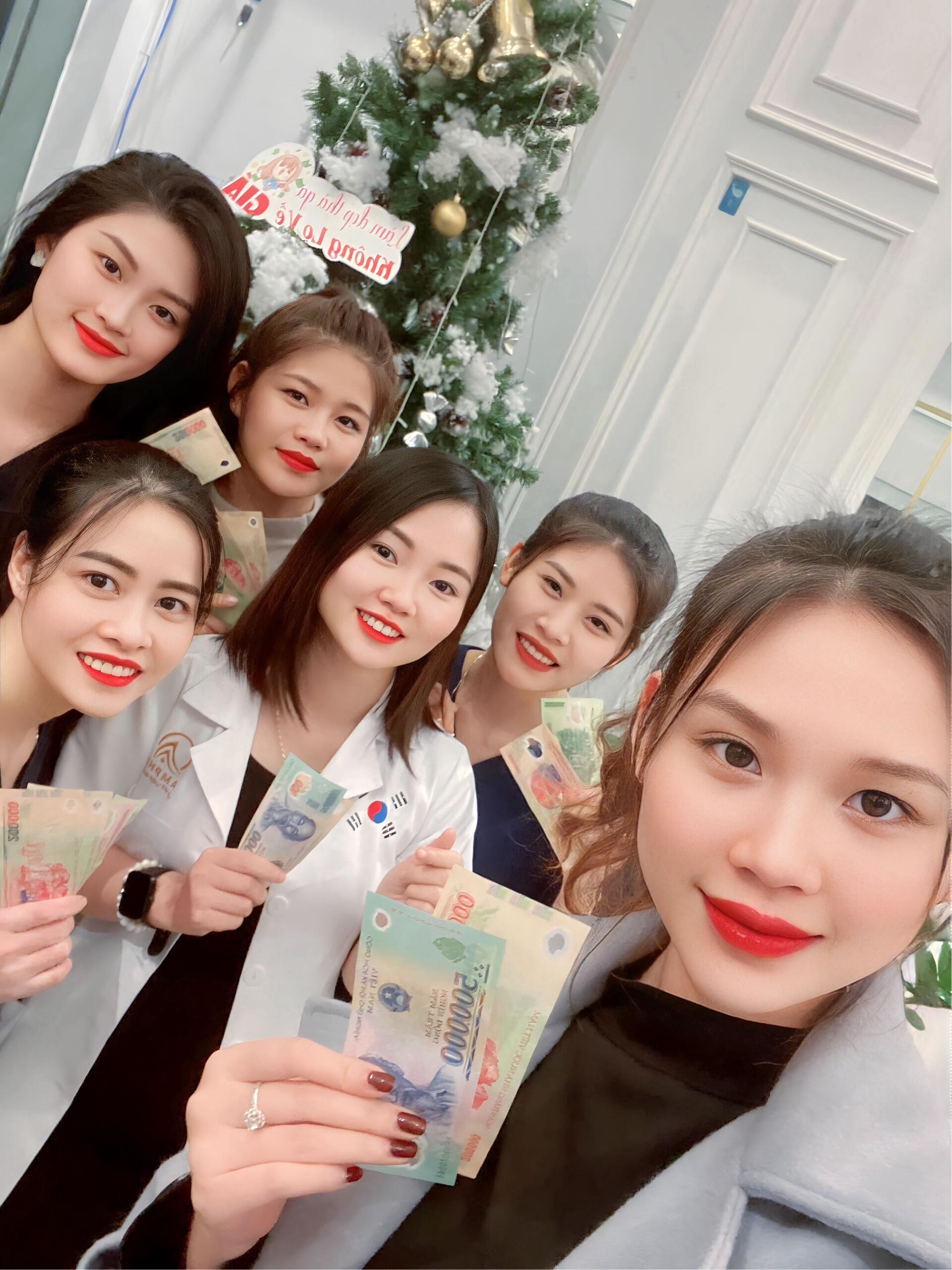 Đóng Gói Sản Phẩm Da - Cô Phạm Vân