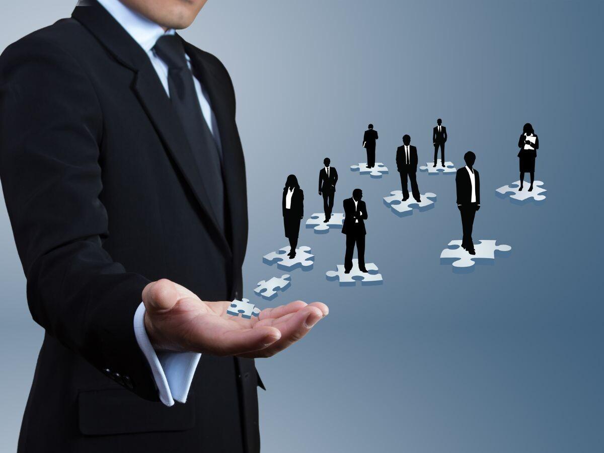 Managing Up and Across: Kỹ năng Làm việc với Cấp trên và Đồng nghiệp