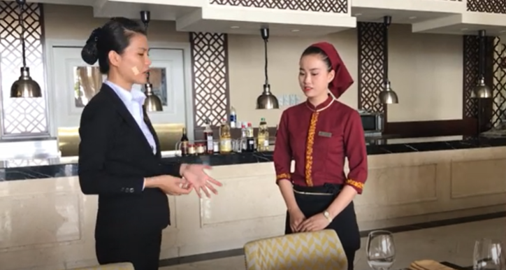 Hướng dẫn nguyên tắc chung khi phục vụ tại bàn