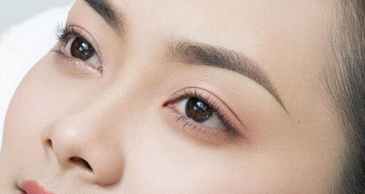 KỸ THUẬT PHUN MÀY OMBRE