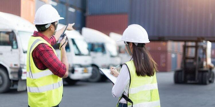 Học ngành xuất nhập khẩu ra thì làm công việc gì, ở đâu?