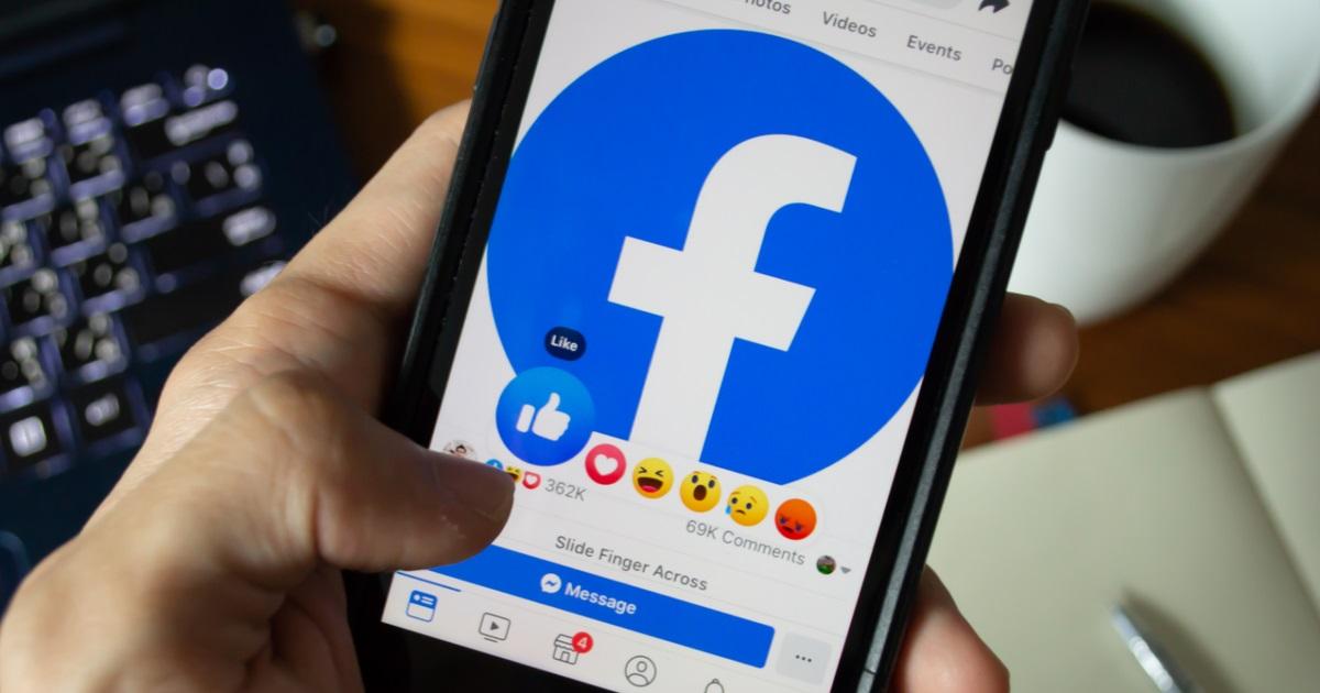 màn hình facebook trên điện thoại