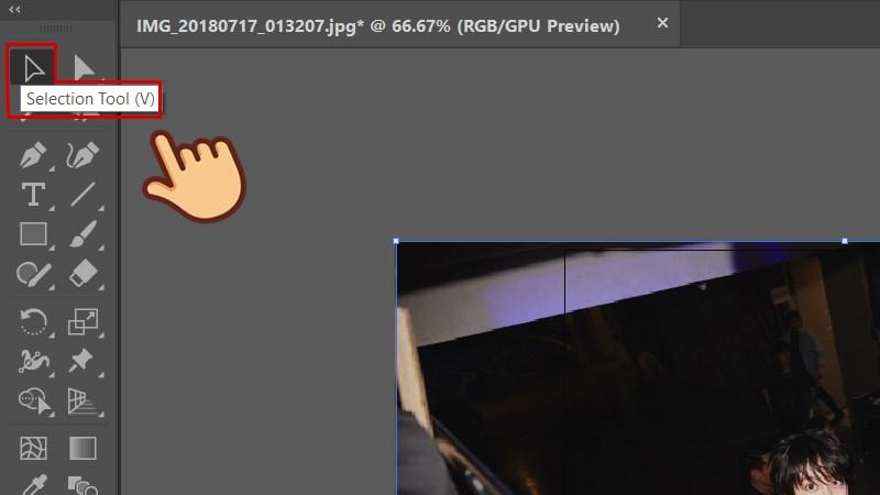 Cắt hình trong AI: Chọn ảnh cần cắt bằng Selection Tool