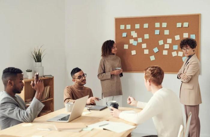 Tạo không gian cởi mở là cách để mọi người thoải mái trình bày ý tưởng