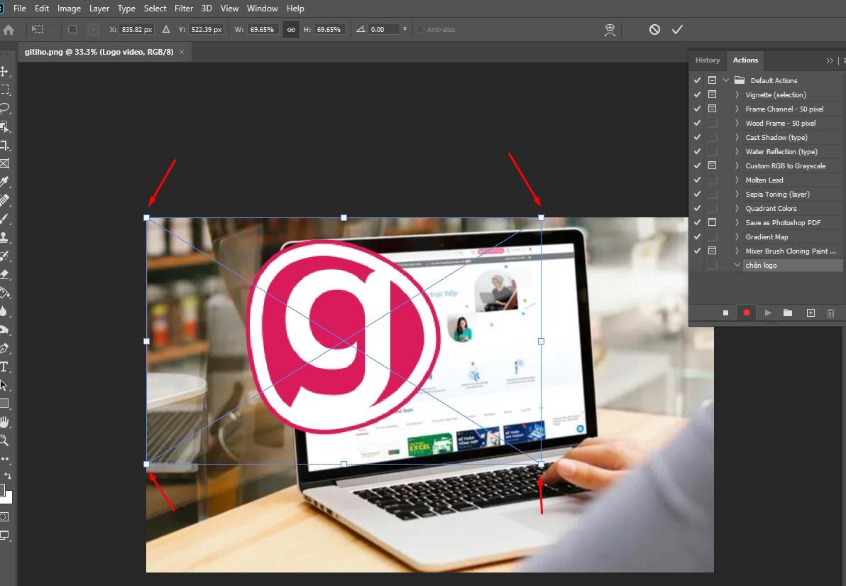 Thu nhỏ logo sau khi chèn logo trong photoshop