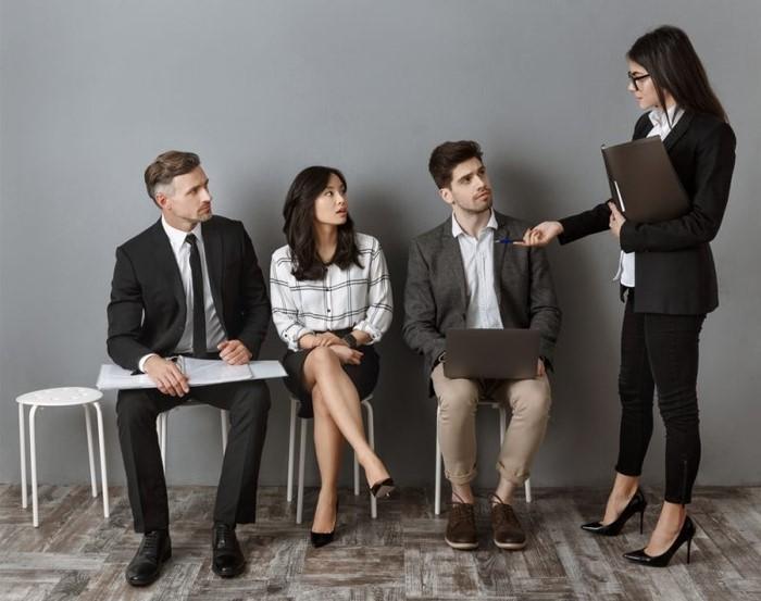 Nên lựa chọn trang phục lịch sự, tối giản khi tham gia phỏng vấn