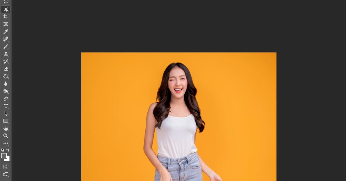 Trước khi đổi màu áo bằng Lasso Tool