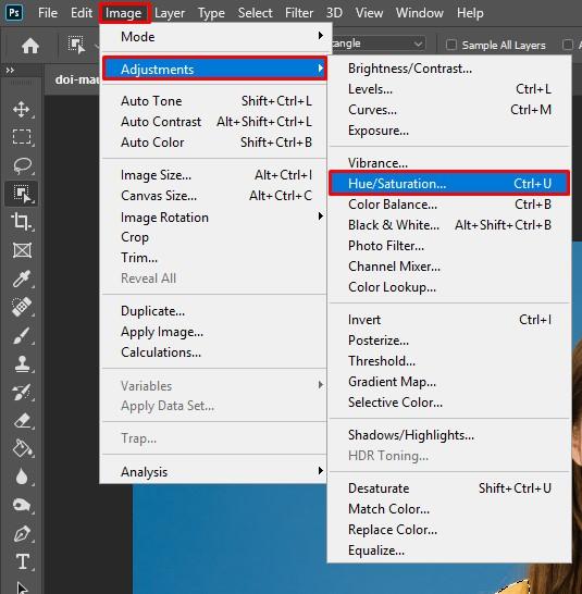 Chọn tính năng Hue/Saturation để đổi màu áo