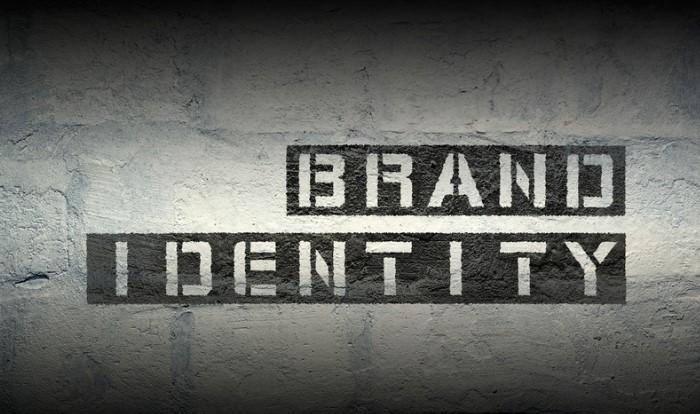 Logo và màu sắc là một trong những yếu tố thuộc bộ nhận diện thương hiệu