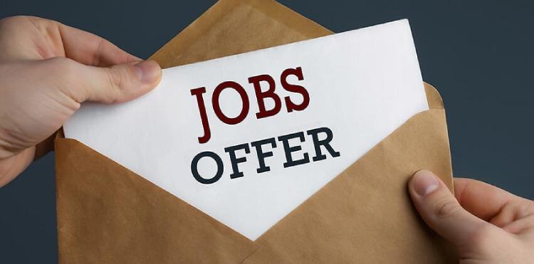 Job offer là lời mời nhận việc của doanh nghiệp dành cho ứng viên sáng giá nhất