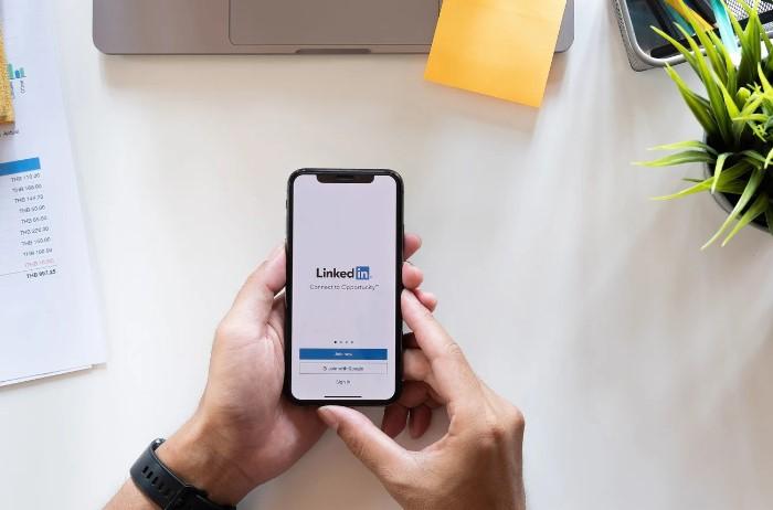 Linkedin là nền tảng kết nối các chuyên gia ở nhiều ngành khác nhau