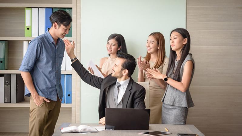 giu-chan-nhan-vien-5