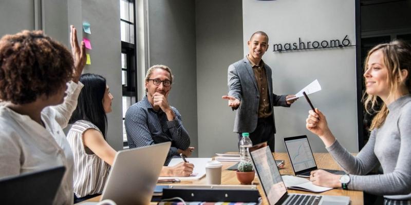 giu-chan-nhan-vien-7