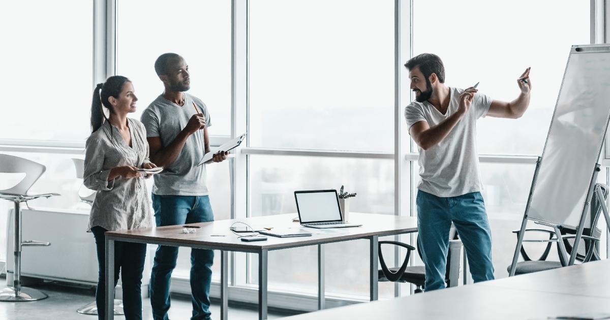 Social Learning: Lợi ích, ví dụ và ứng dụng thực tiễn