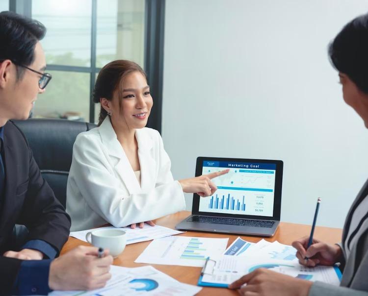 Ambivert là gì? 17 dấu hiệu cho thấy bạn vừa hướng nội, vừa hướng ngoại