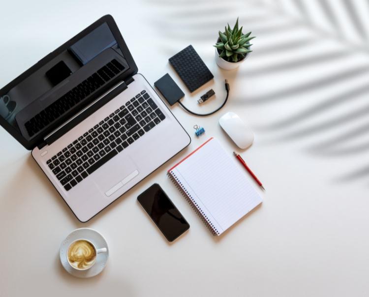 Bàn làm việc ngăn nắp, gọn gàng giúp bạn có hứng thú làm việc hơn