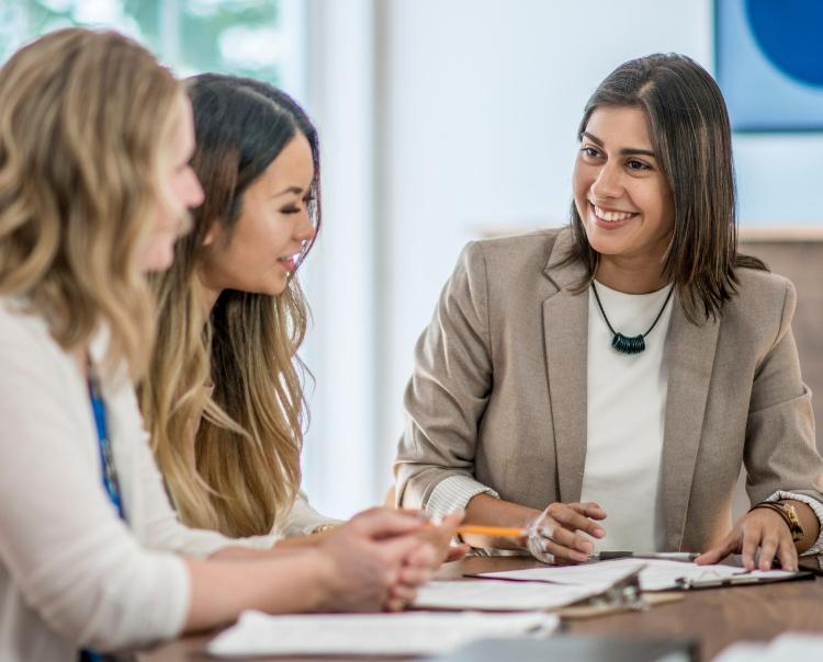 Những phản hồi, góp ý từ cấp trên sẽ giúp bạn biết được mình có đang làm đúng hay không