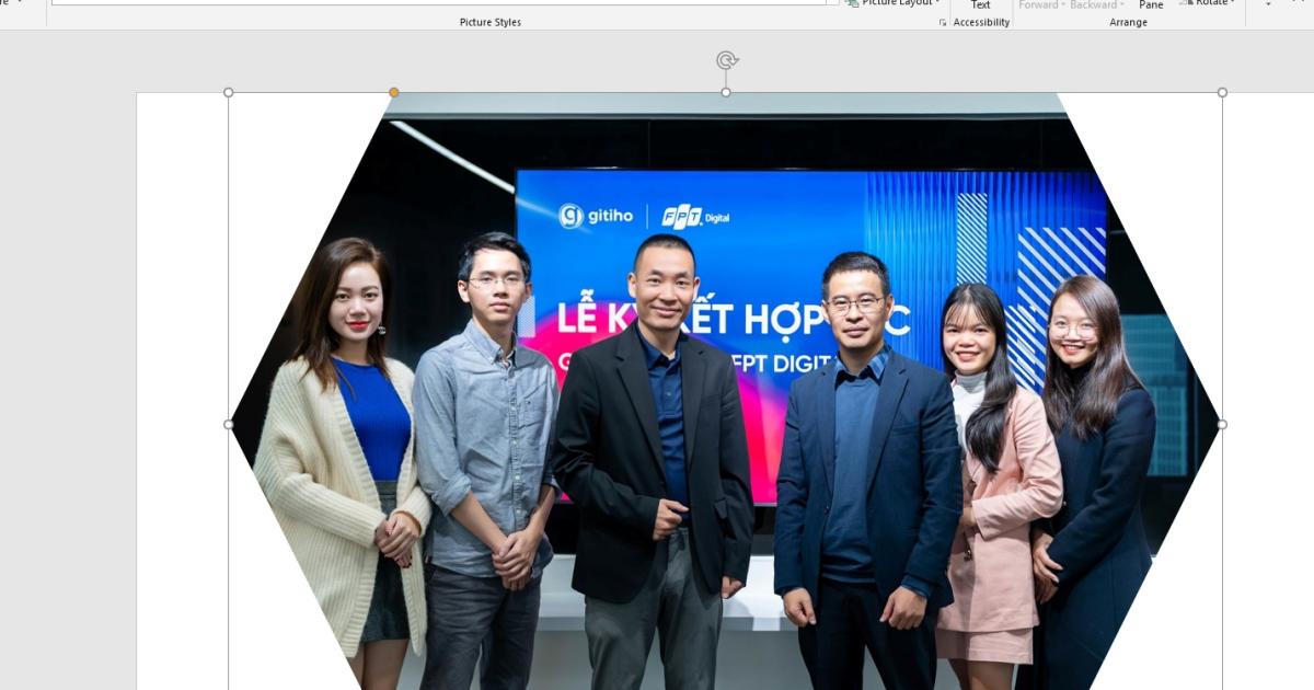 Thực hiện thao tác cắt hình trong Powerpoint dễ hiểu, đơn giản