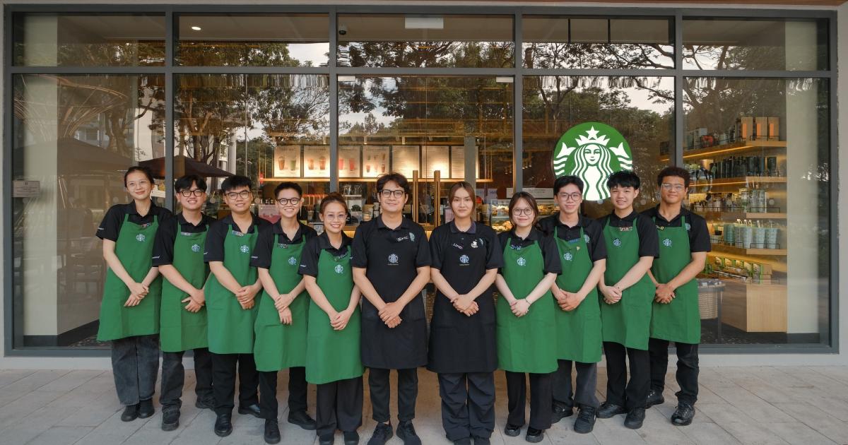 Nhân viên Starbucks được hỏi hỏi liên tục trong quá trình làm việc
