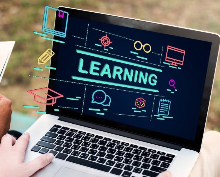 Học tập online là hình thức đào tạo được nhiều doanh nghiệp lựa chọn hiện nay