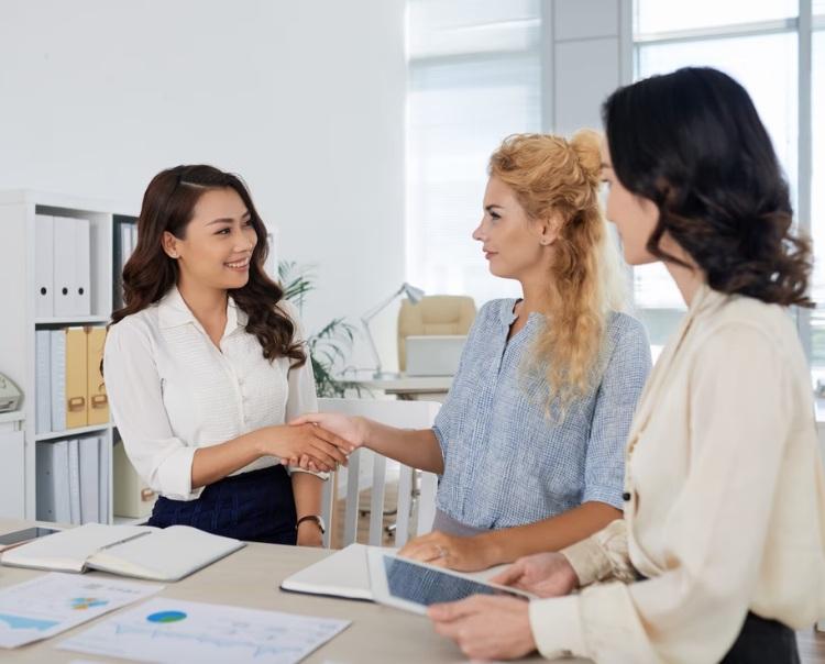 Thấu hiểu khách hàng là cách mà nhân viên nắm bắt sâu sắc những nguyện vọng, thị hiếu của khách hàng