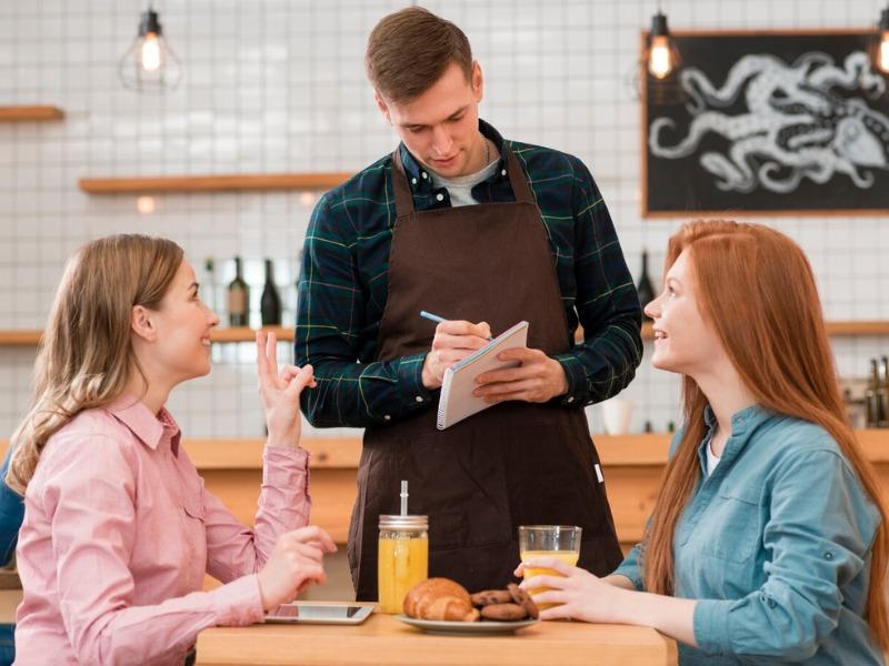 Nhân viên được đào tạo và biết cách áp dụng vào công việc sẽ giúp cho cửa hàng kinh doanh phát triển hơn