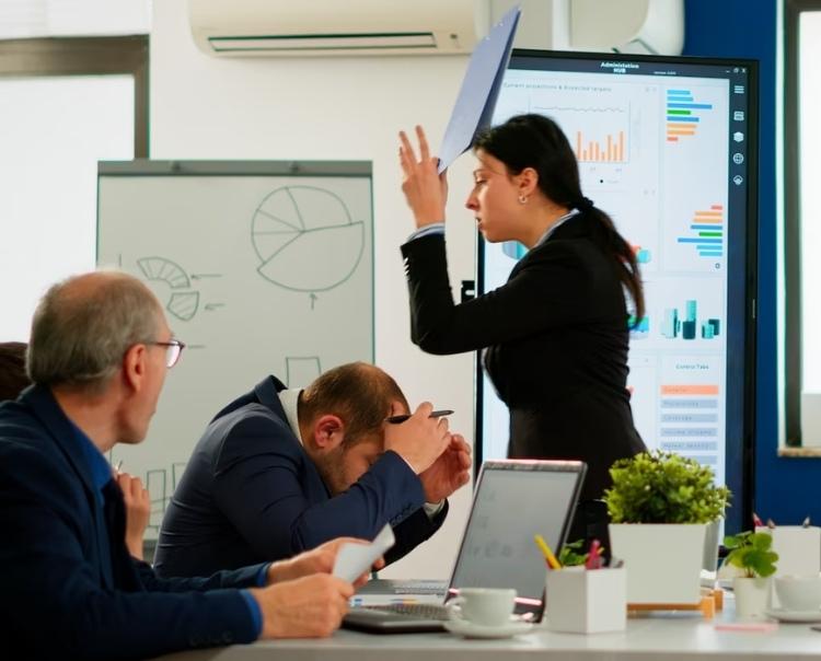 Căng thẳng của nhân viên còn đến từ cách quản lý của cấp trên