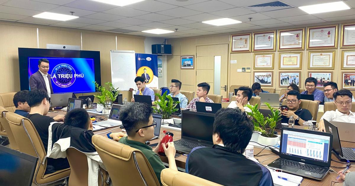 Ngoài việc thuyết trình, giảng viên Lương Minh Thanh còn đa dạng các hình thức dạy như game hóa trải nghiệm học tập