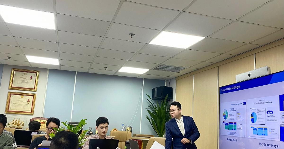 Buổi 1 sẽ tập trung vào một số nội dung như thành thạo các công cụ trong PowerPoint, quy trình thiết kế slide, tư duy thiết kế