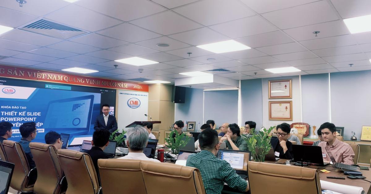 CBNV CMB trong buổi học đầu tiên