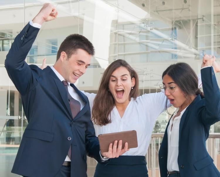 Khi được hướng dẫn bởi đồng nghiệp, nhân viên mới có thể hòa nhập nhanh hơn và cảm thấy tự tin hơn