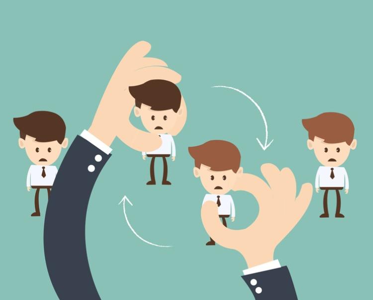 Luân chuyển công việc giúp cho nhân viên được làm ở nhiều vị trí khác nhau thay vì gắn bó với một vai trò cụ thể