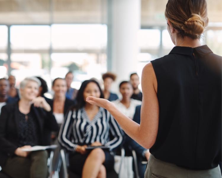 Học ngay 6 ngôn ngữ cơ thể giúp bạn giao tiếp đỉnh cao