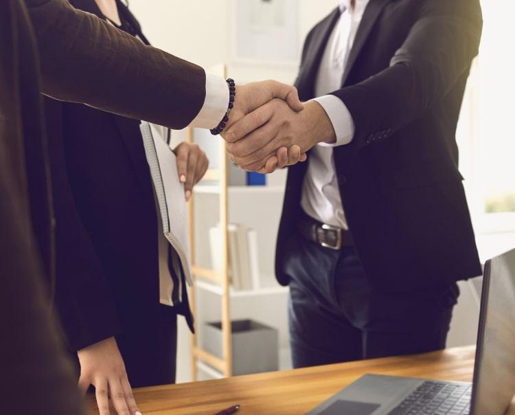 Học ngay 6 ngôn ngữ cơ thể giúp bạn giao tiếp đỉnh cao