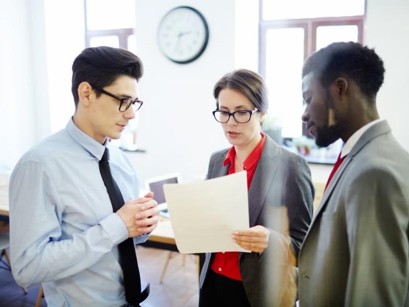 Cung cấp cho nhân viên những thông tin liên quan đến công việc