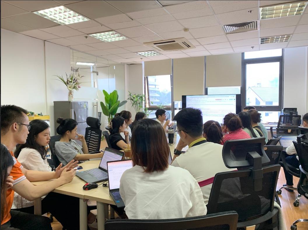 Trong các chương trình đào tạo cần thúc đẩy tương tác và phản hồi của nhân viên