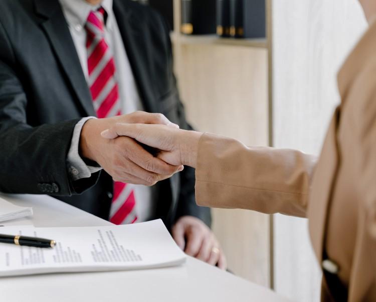 Cách thuyết phục khách hàng mua hàng của bạn