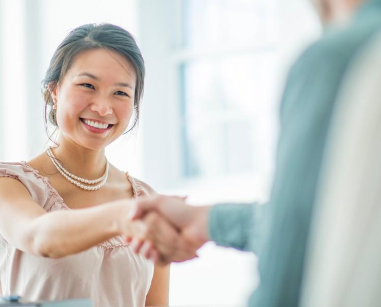 Cách thuyết phục khách hàng mua hàng của bạn