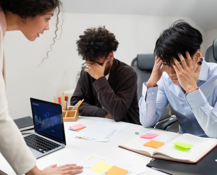 Văn hóa làm việc tiêu cực dẫn đến tinh thần làm việc luôn căng thẳng, chán nản