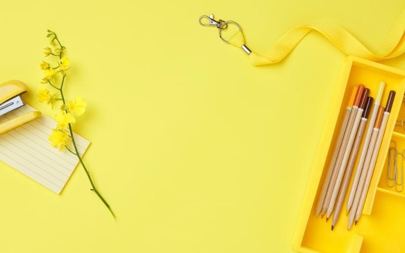 hình nền Powerpoint màu vàng nhạt 12