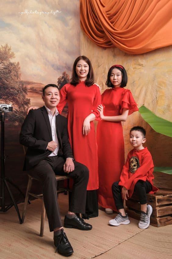 Chụp ảnh Gia đình có 4 thành viên trong ngày Tết