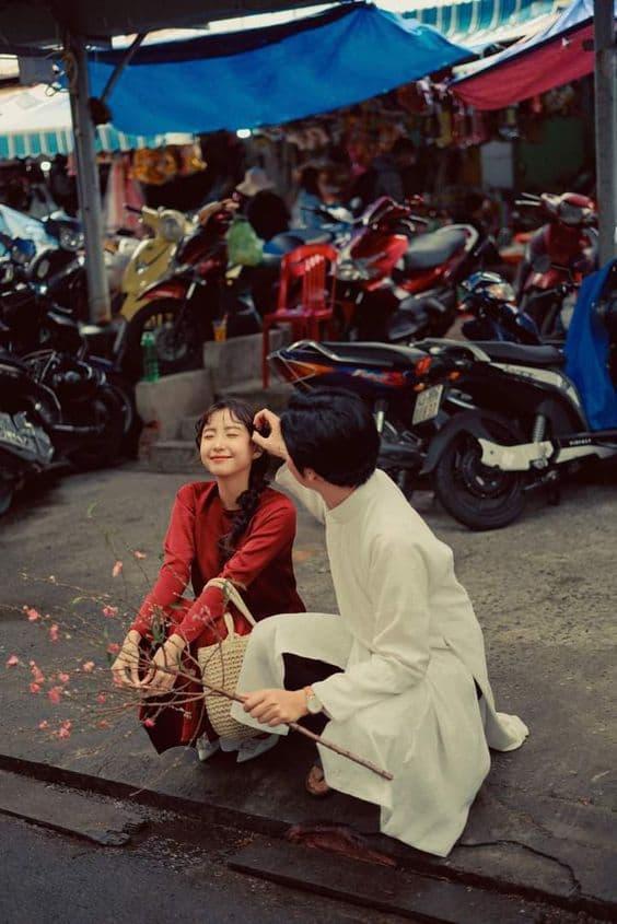 30+ kiểu tạo dáng chụp ảnh Tết cặp đôi đẹp lãng mạn