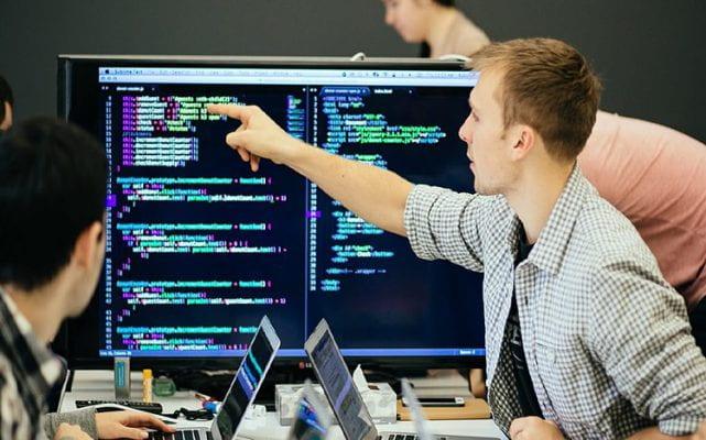 Học và tham khảo tài liệu từ nhiều nguồn