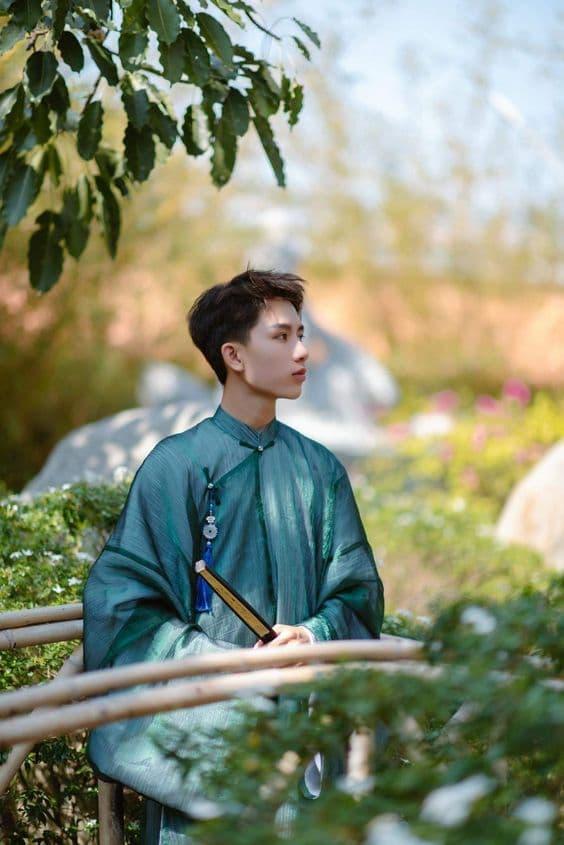 tạo dáng chụp ảnh tết cho nam 30