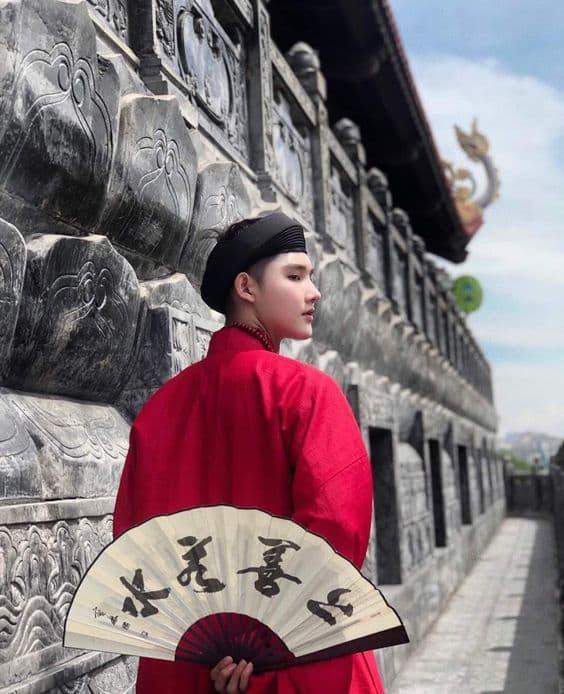 tạo dáng chụp ảnh tết cho nam 7