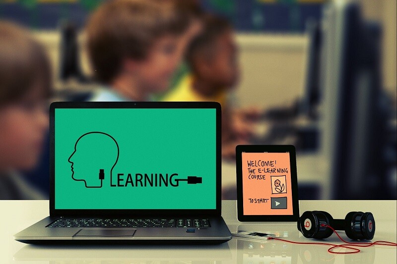 Hệ thống E-learning là gì? Khám phá 4 hình thức cơ bản của Elearning