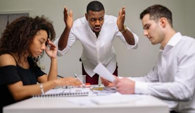 Cách giải quyết mâu thuẫn trong công việc: 6 Bí kíp đảm bảo hiệu quả