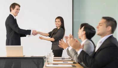 Bật mí 10 cách khen thưởng nhân viên hiệu quả